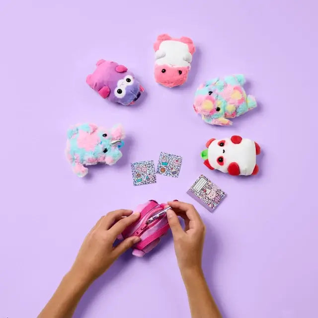5 mini plushies in a circle that fit in the Real Littles Backpacks