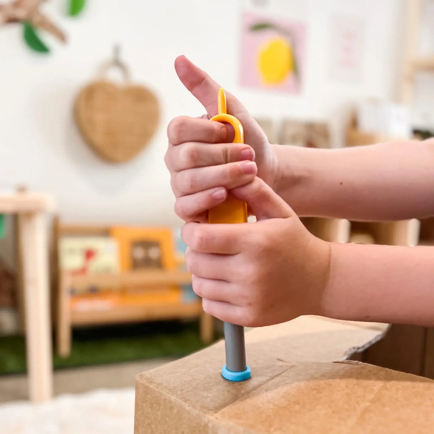 Scru Driver Makedo cardboard Tools